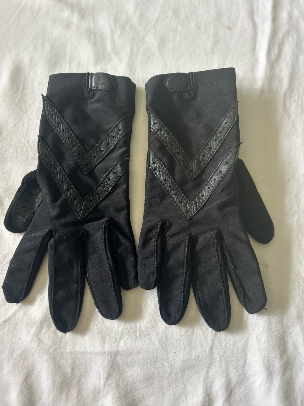 Isotoner gloves black